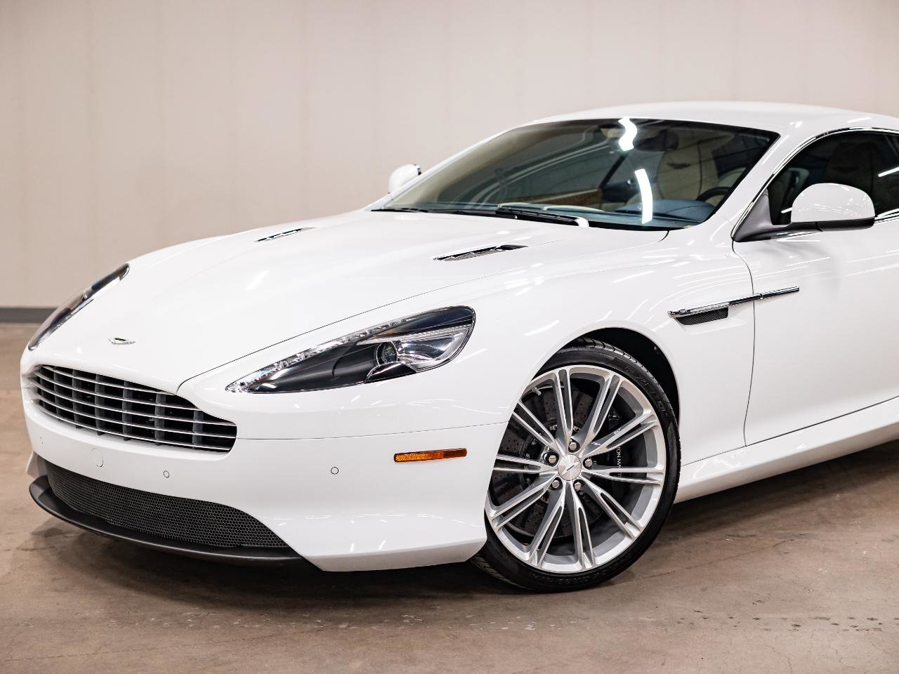 Used 2012 Aston Martin Virage Coupe image 18