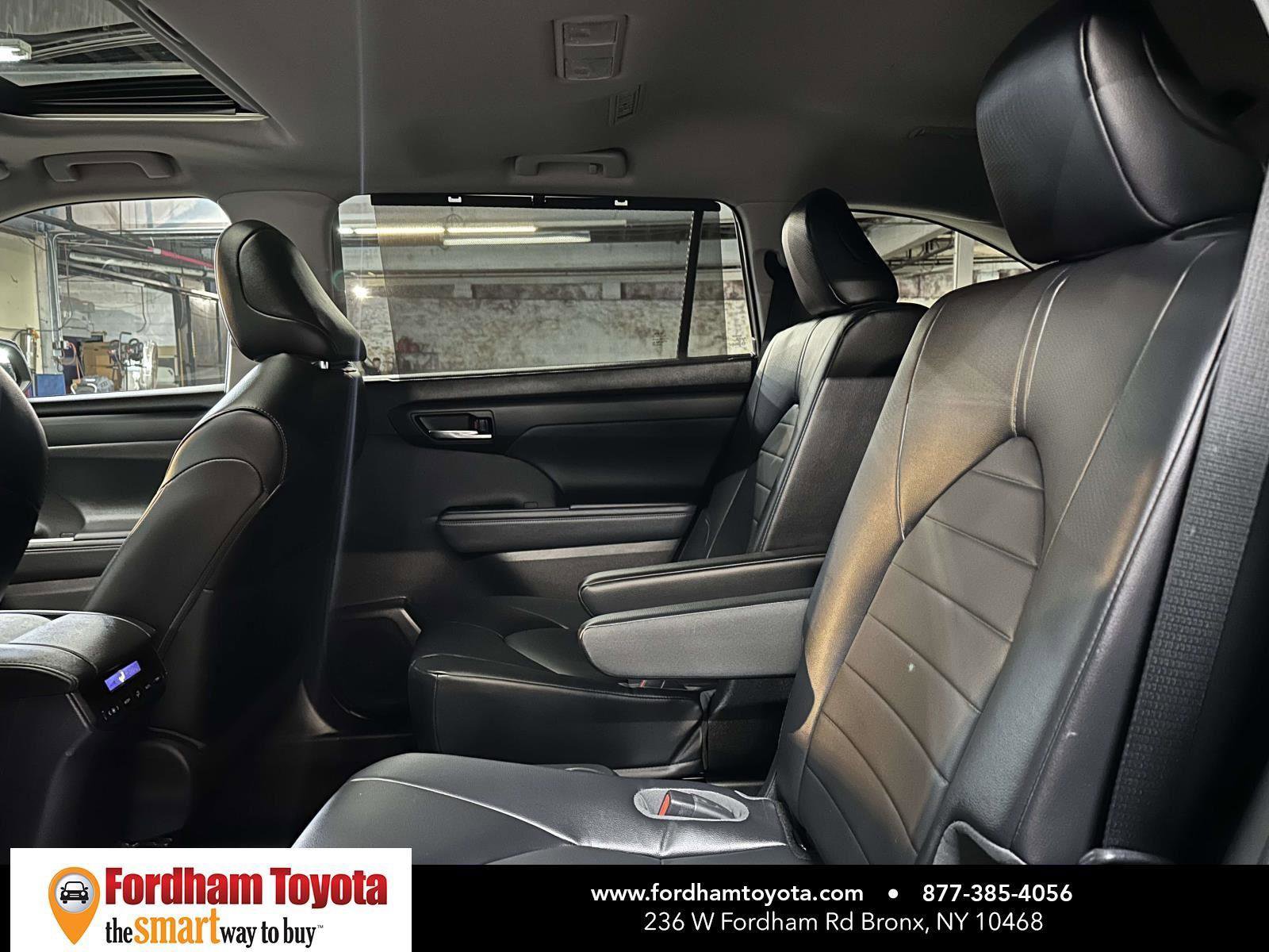 Used 2022 Toyota Highlander XLE AWD/4WD image 15