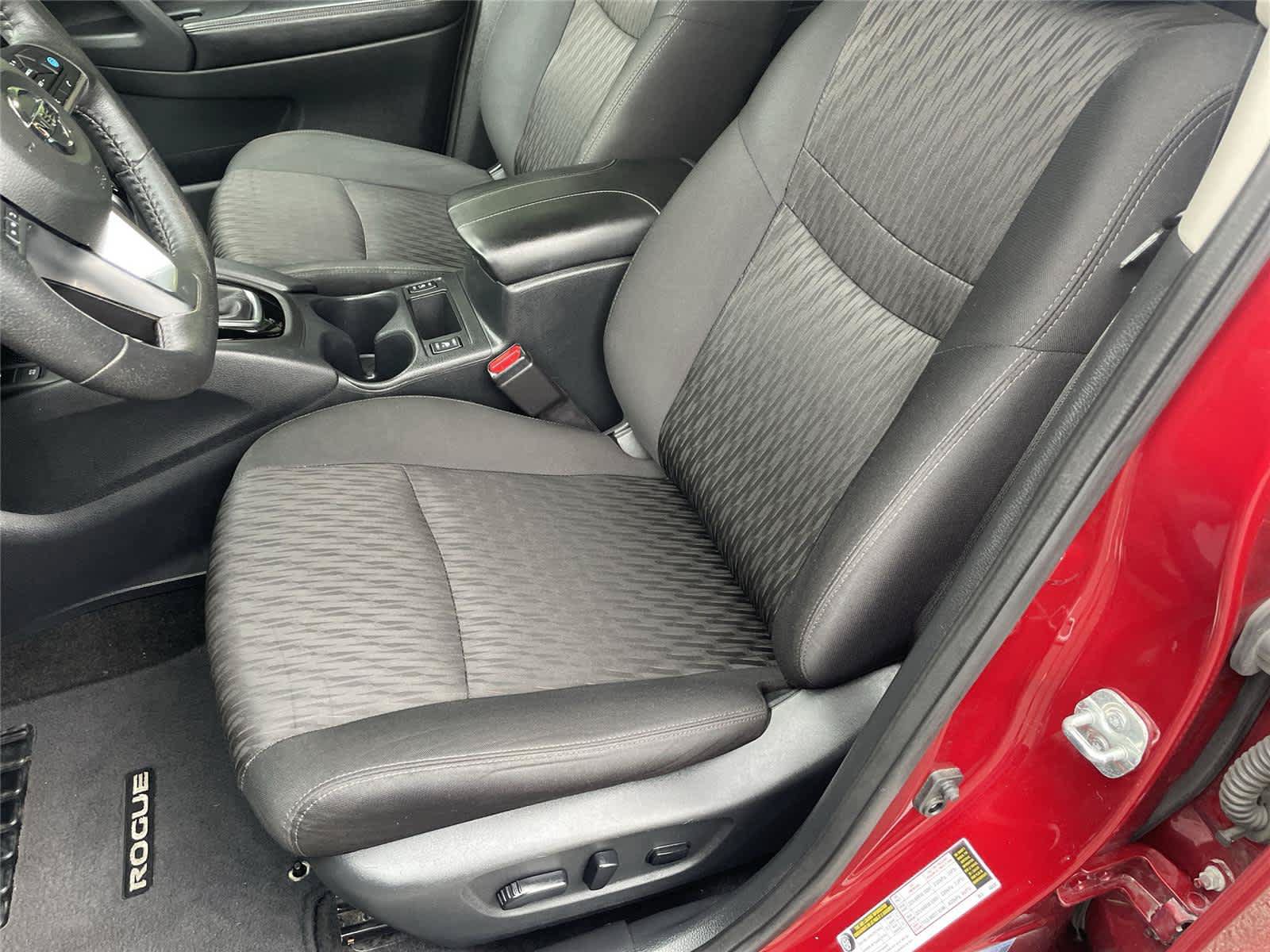 Used 2019 Nissan Rogue SV w/ Sun & Sound Touring Package AWD/4WD image 12