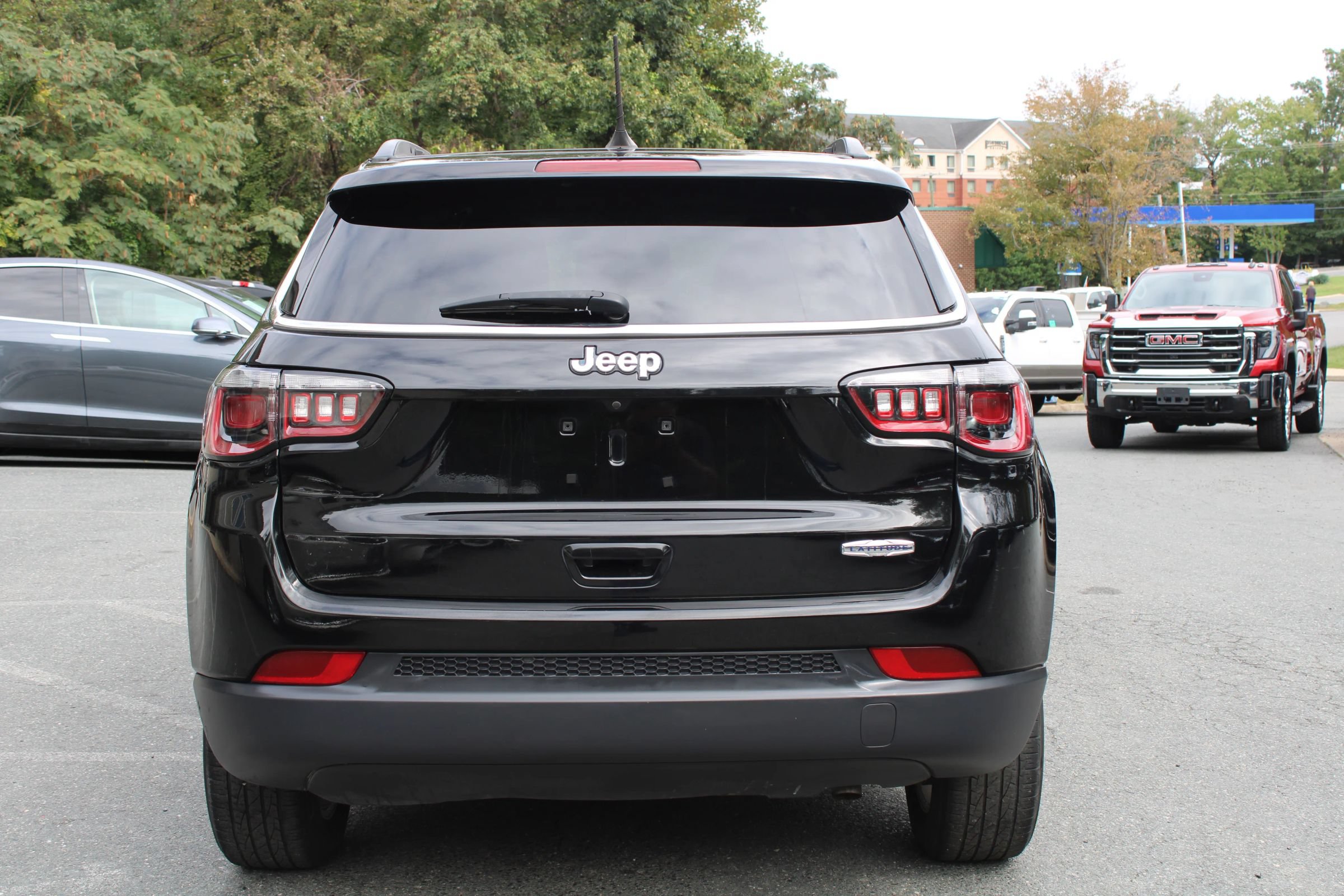 Used 2021 Jeep Compass Latitude FWD image 5
