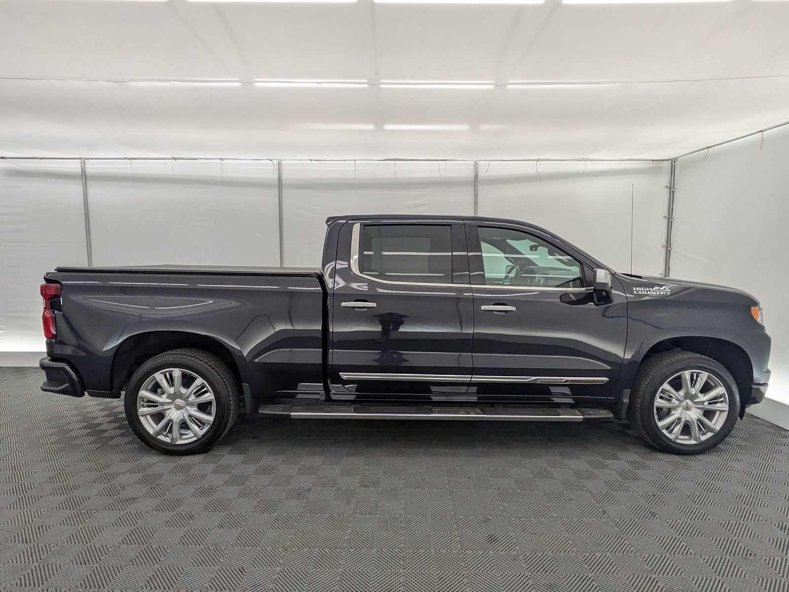 Used 2022 Chevrolet Silverado 1500 High Country w/ High Country Premium Package AWD/4WD image 7