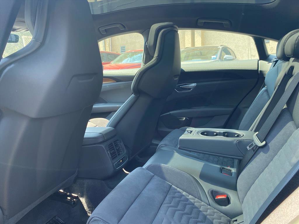Used 2023 Audi e-tron GT Premium Plus image 18