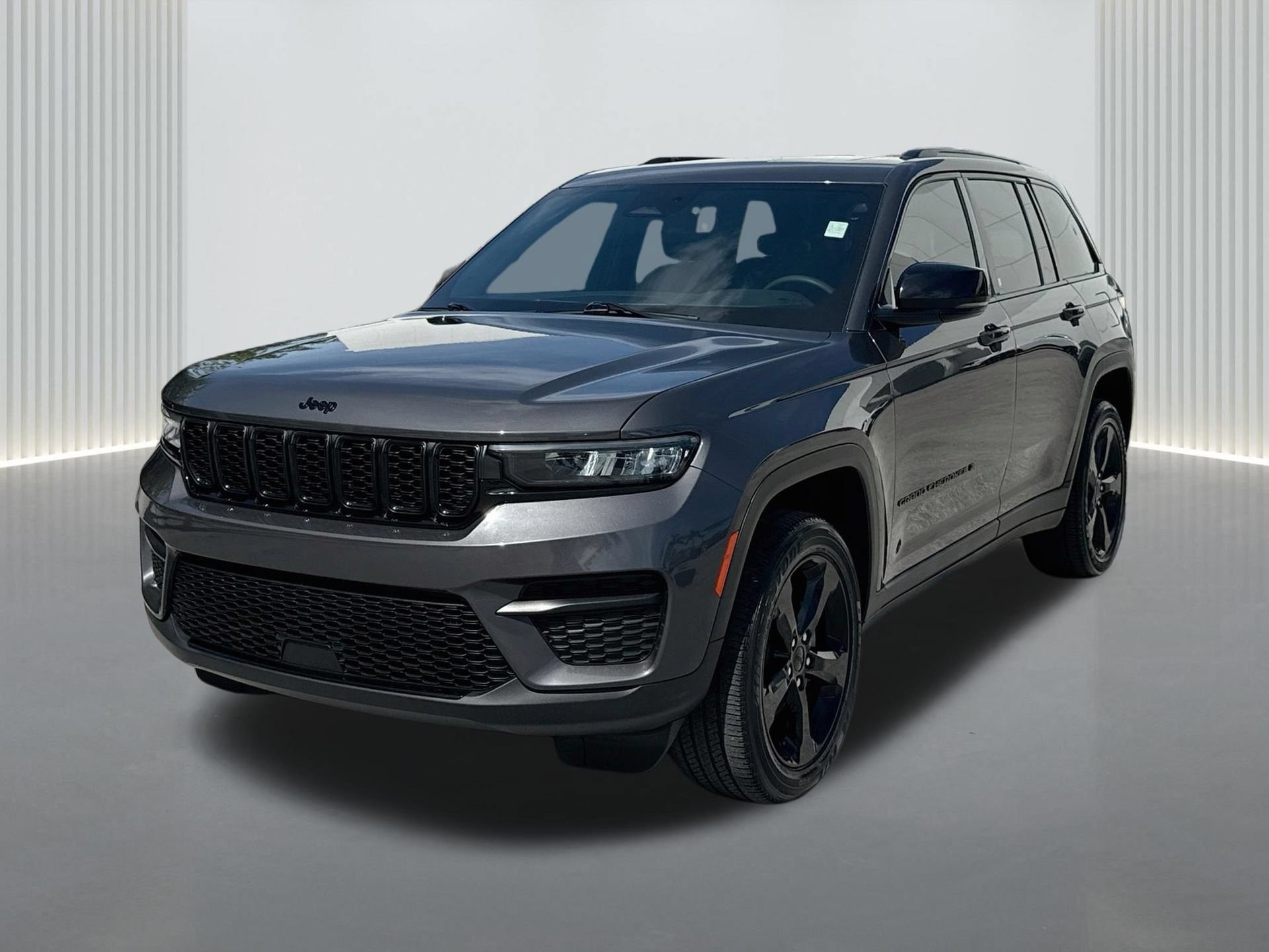 Used 2024 Jeep Grand Cherokee Altitude