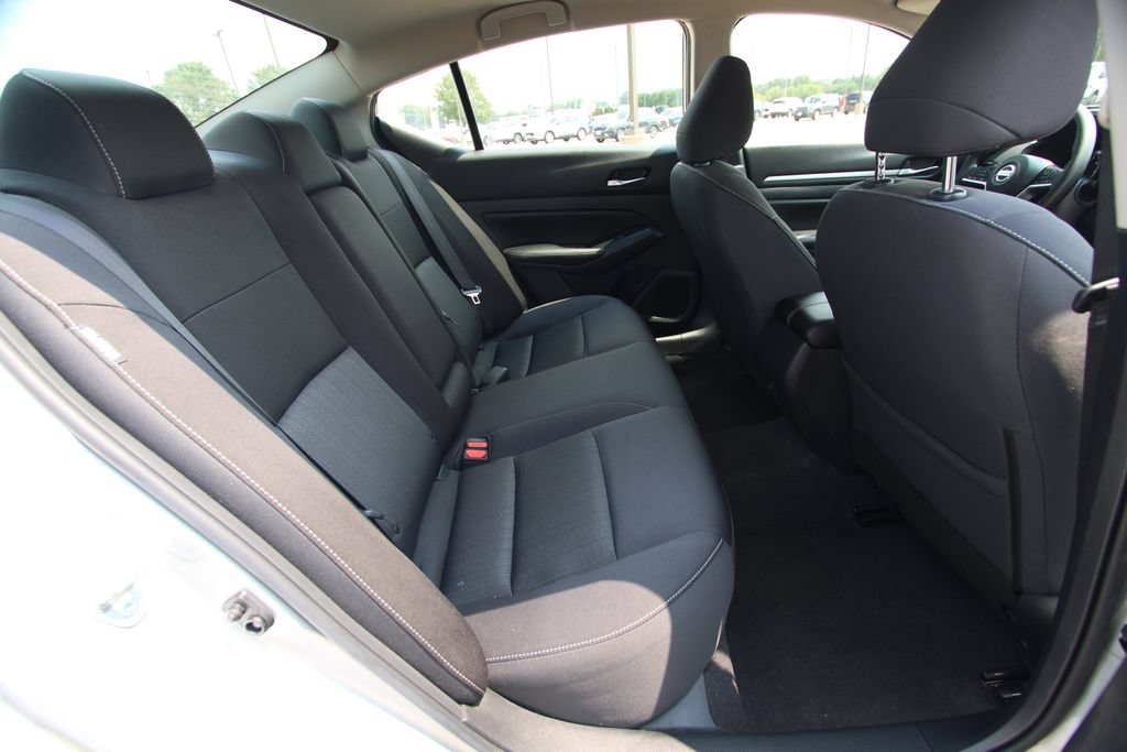 Used 2022 Nissan Altima 2.5 SV FWD image 9