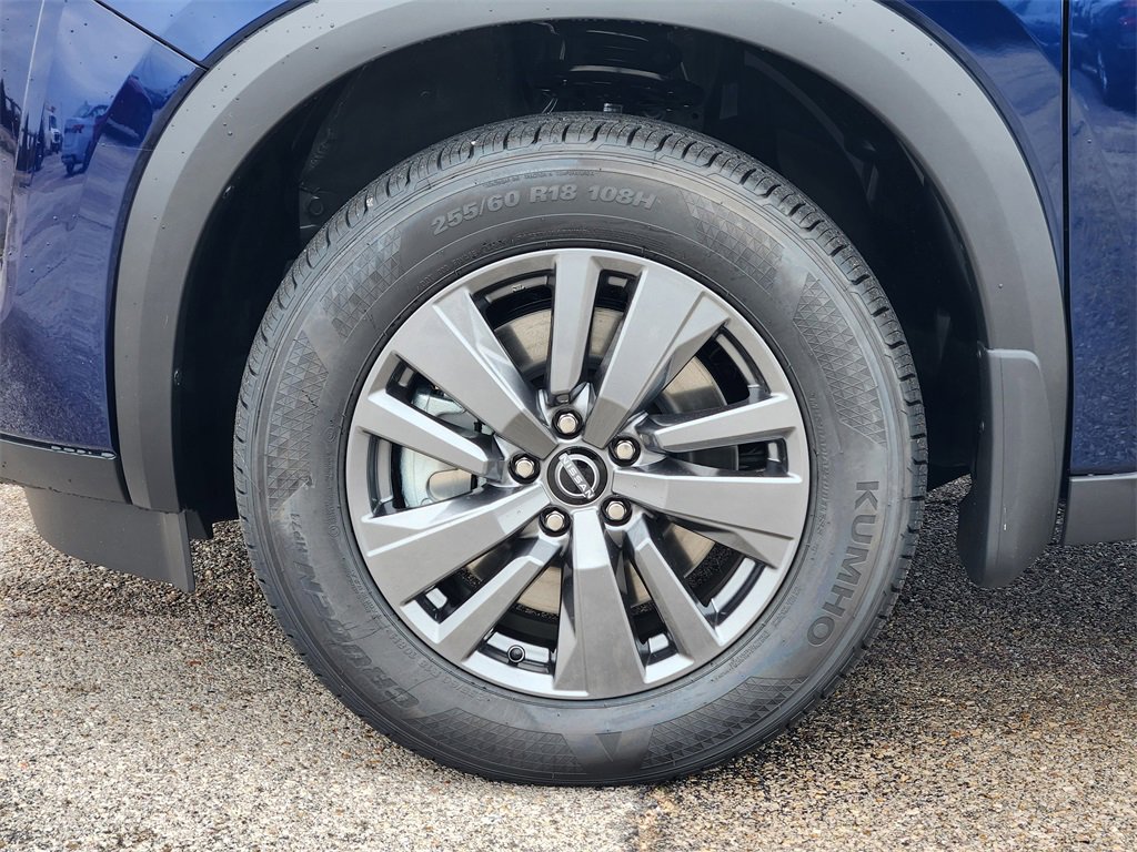 New 2025 Nissan Pathfinder SV image 7