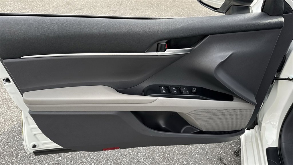 Used 2020 Toyota Camry SE image 40