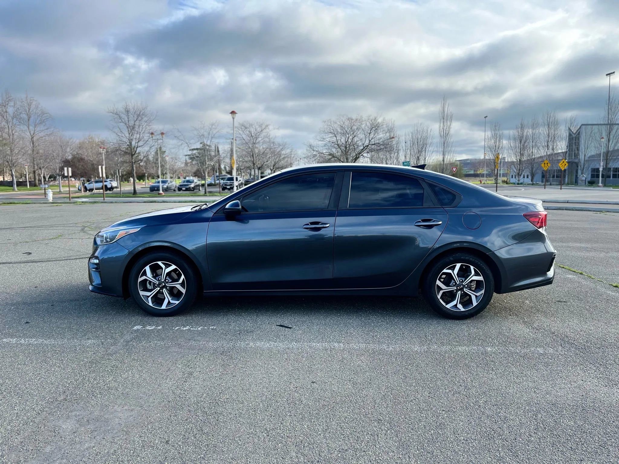 Used 2019 Kia Forte LXS FWD image 8
