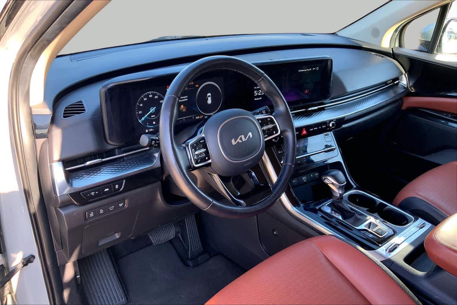 Used 2024 Kia Carnival SX Prestige FWD image 16