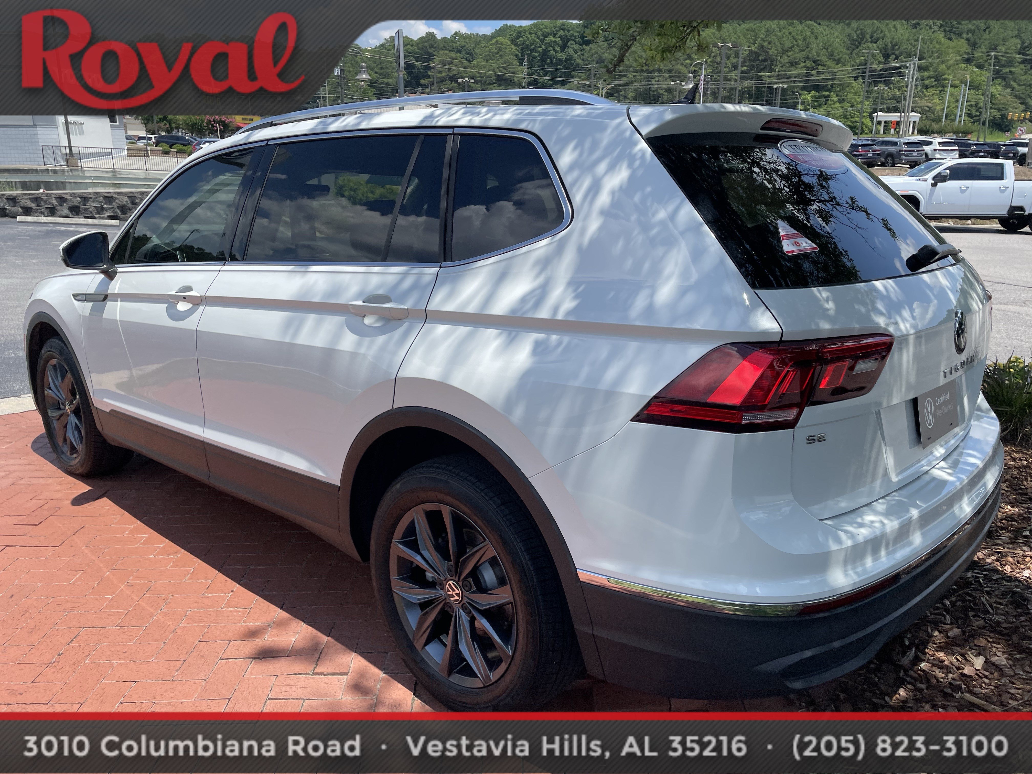 Certified 2023 Volkswagen Tiguan SE w/ Panoramic Sunroof Package FWD image 6