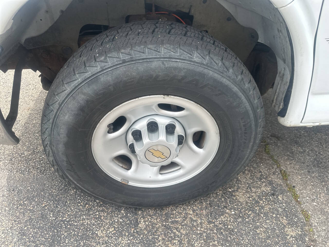 Used 2005 Chevrolet Express 2500 RWD image 23