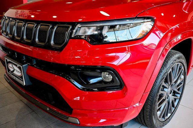 Used 2022 Jeep Compass Limited AWD/4WD image 9