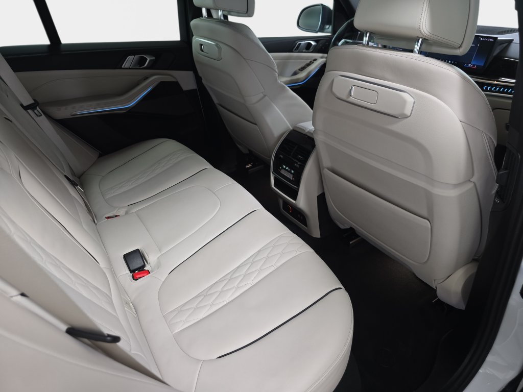 Certified 2024 BMW X5 sDrive40i w/ Premium Package RWD image 16