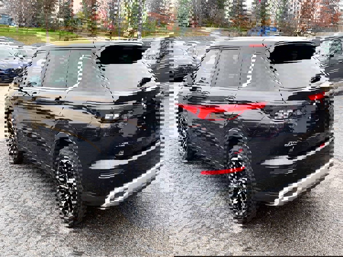 Used 2023 Mitsubishi Outlander SE image 5