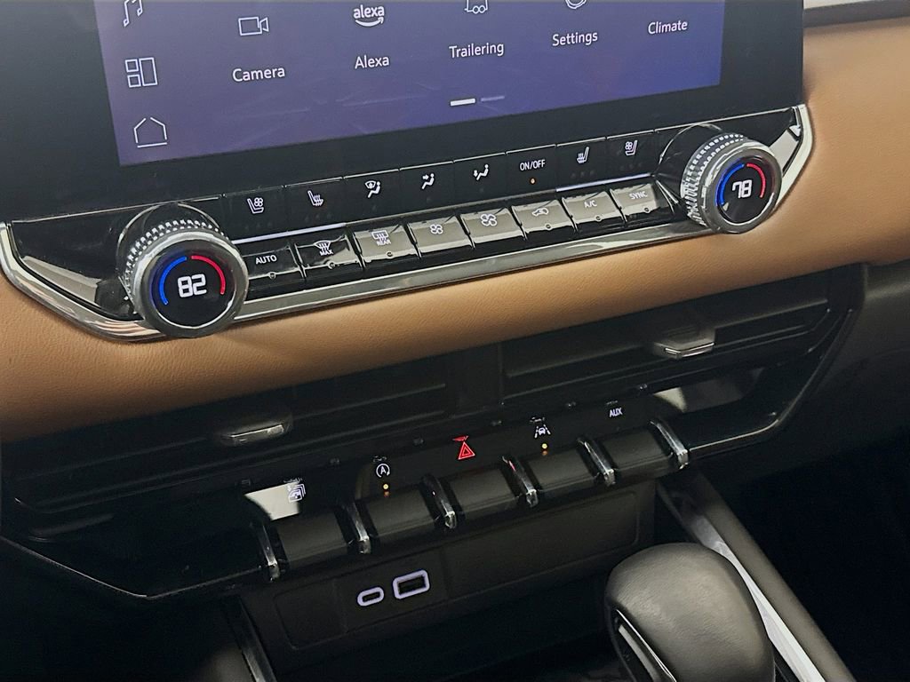 Used 2024 GMC Canyon AT4 w/ AT4 Premium Package image 11