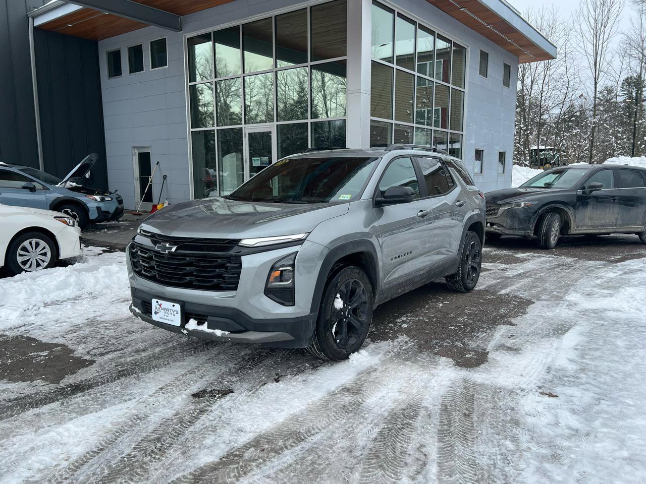 Used 2025 Chevrolet Equinox LT w/ Midnight Edition image 9