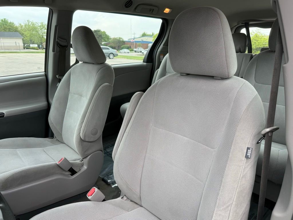 Used 2017 Toyota Sienna L FWD image 11