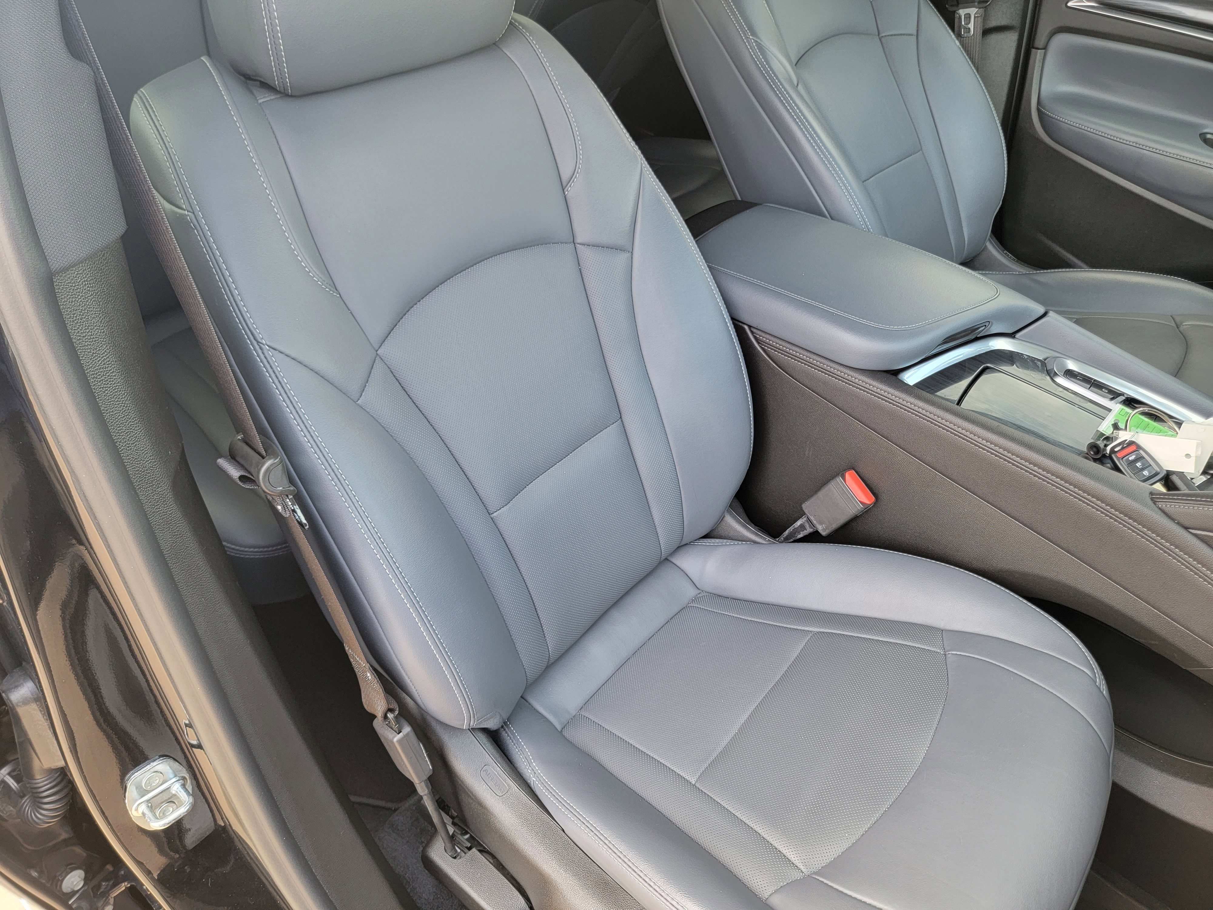 Used 2023 Buick Enclave Essence image 10