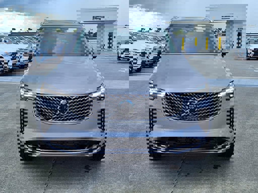 New 2026 Volvo XC90 B5 Core w/ Protection Package Premier image 2