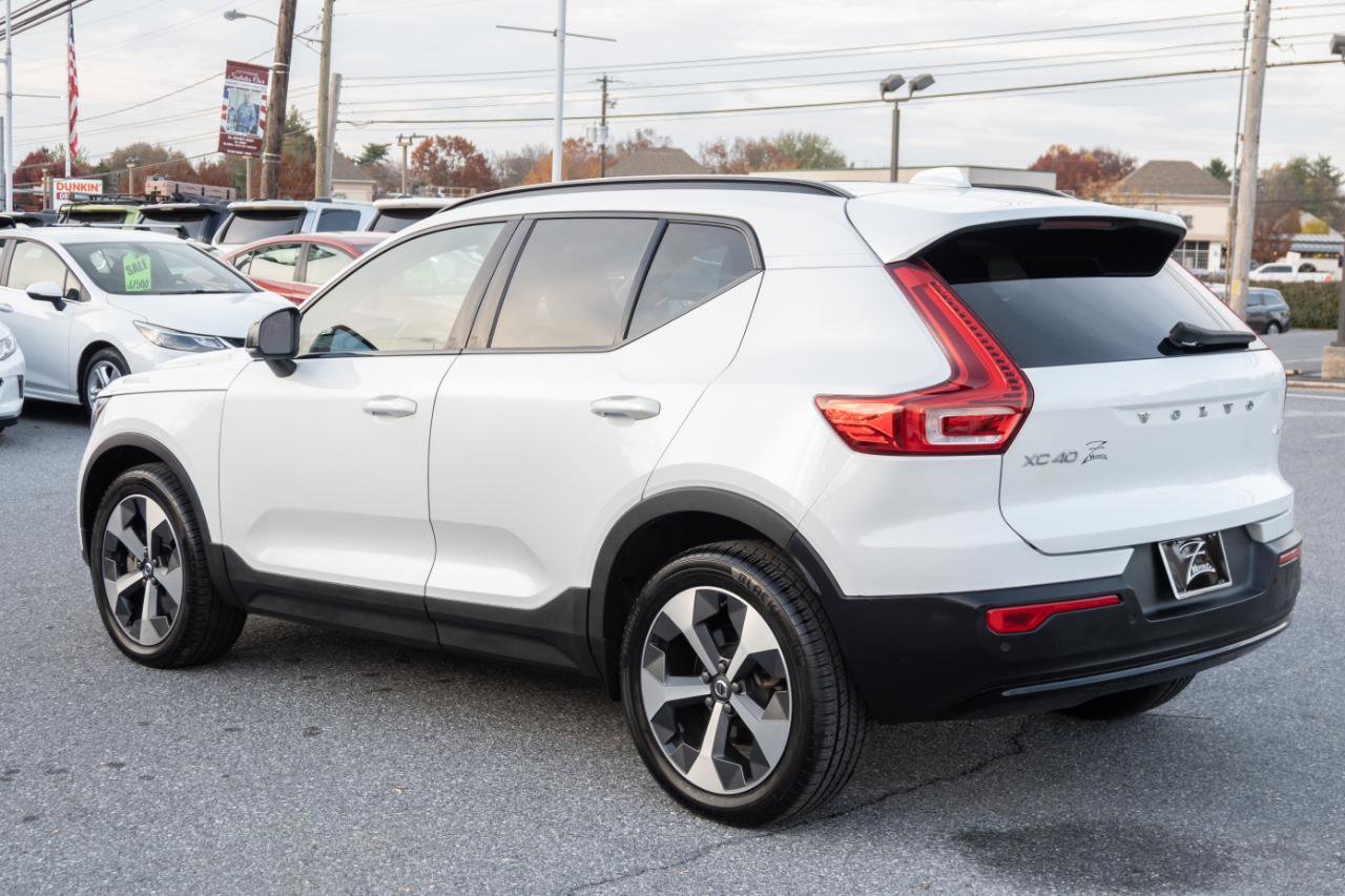 Used 2023 Volvo XC40 B5 Plus AWD/4WD image 9