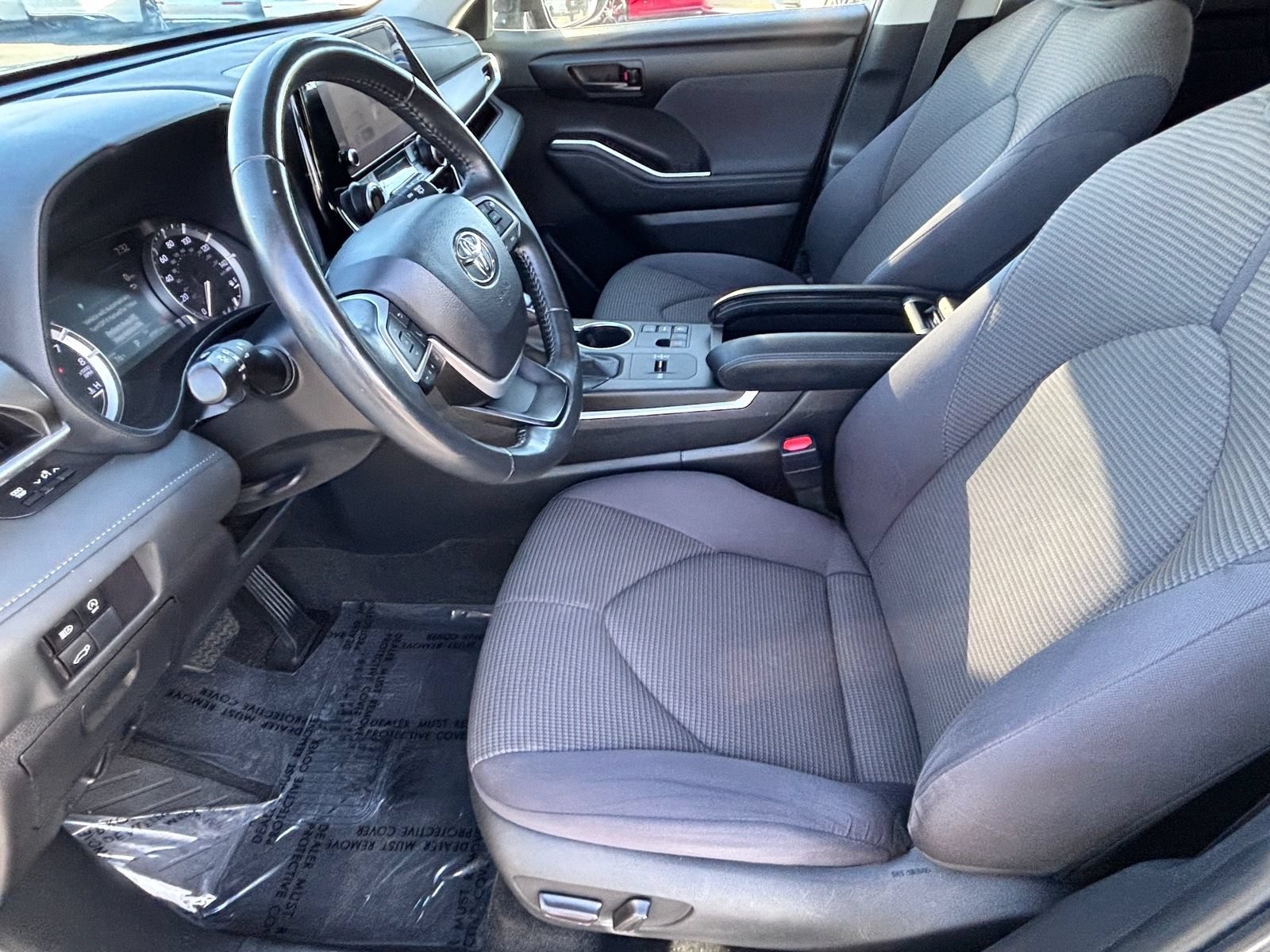 Used 2024 Toyota Highlander LE FWD image 18