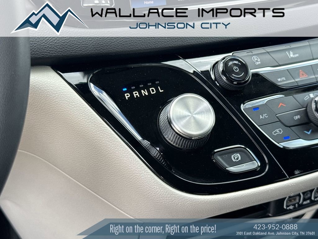 Used 2022 Chrysler Pacifica Touring-L FWD image 16
