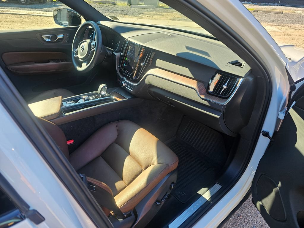Certified 2023 Volvo XC60 B5 Plus w/ Climate Package AWD/4WD image 11