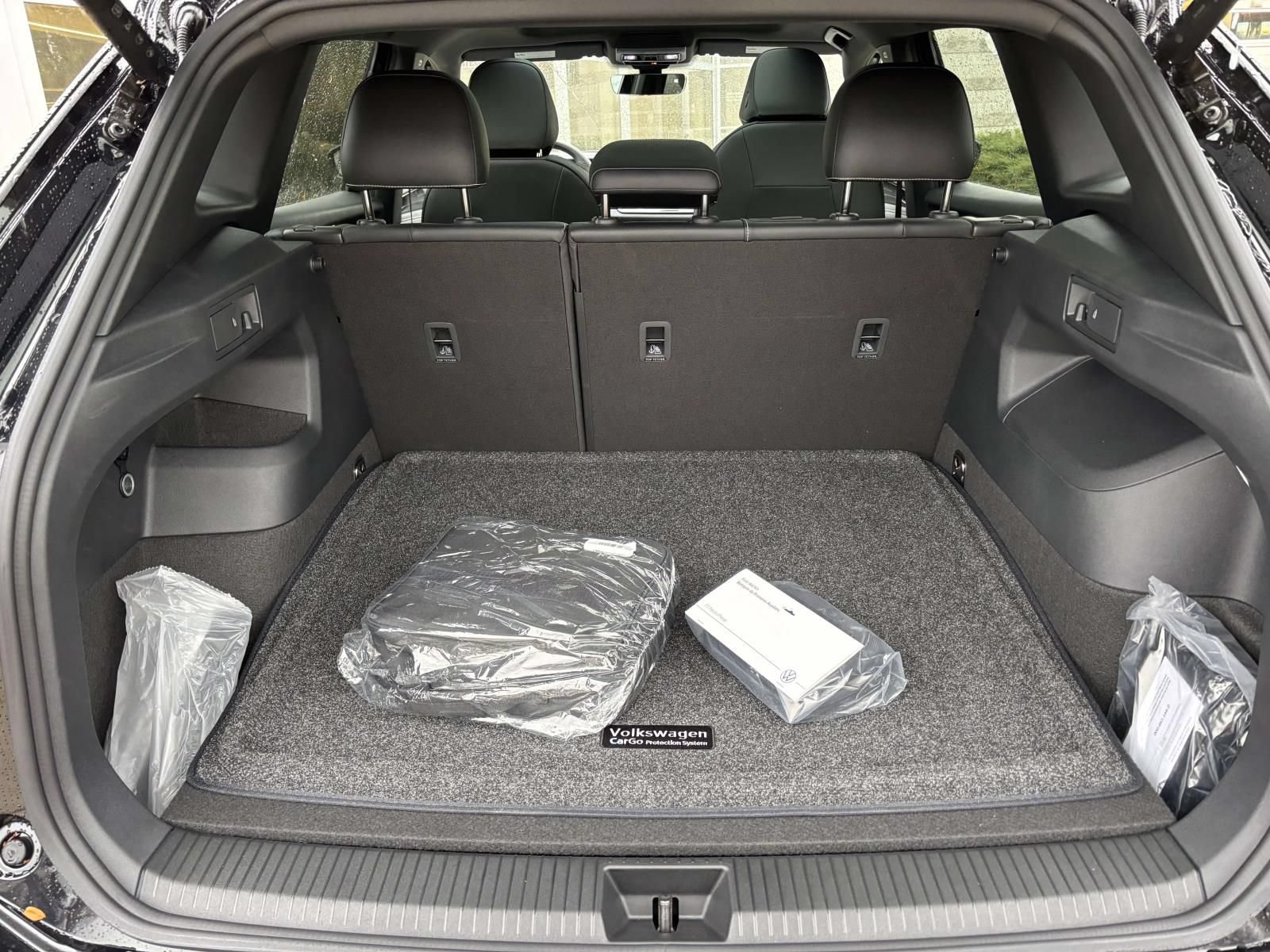 Used 2026 Volkswagen Tiguan SE R-Line AWD/4WD image 9