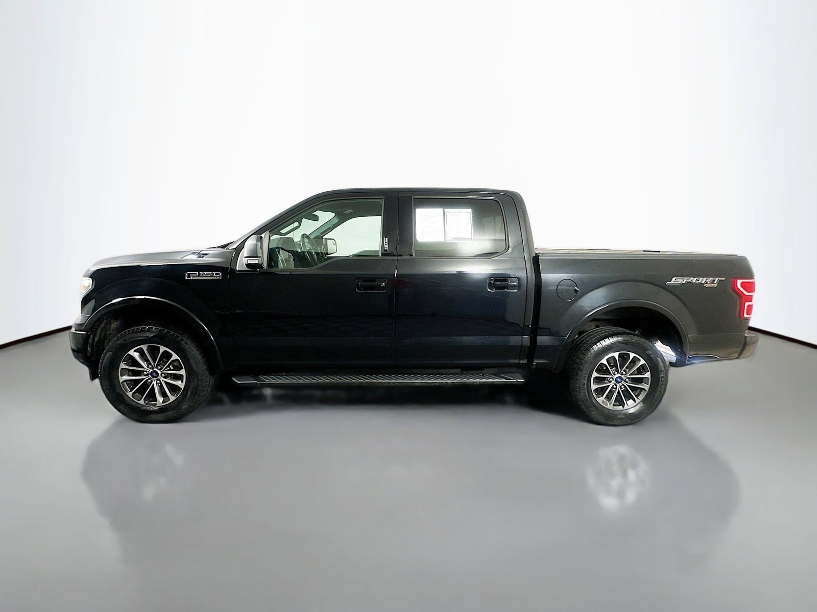 Used 2018 Ford F150 XLT w/ Equipment Group 302A Luxury AWD/4WD image 4