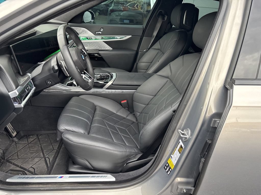 Used 2023 BMW 760i xDrive w/ Luxury Rear Seating Package AWD/4WD image 6
