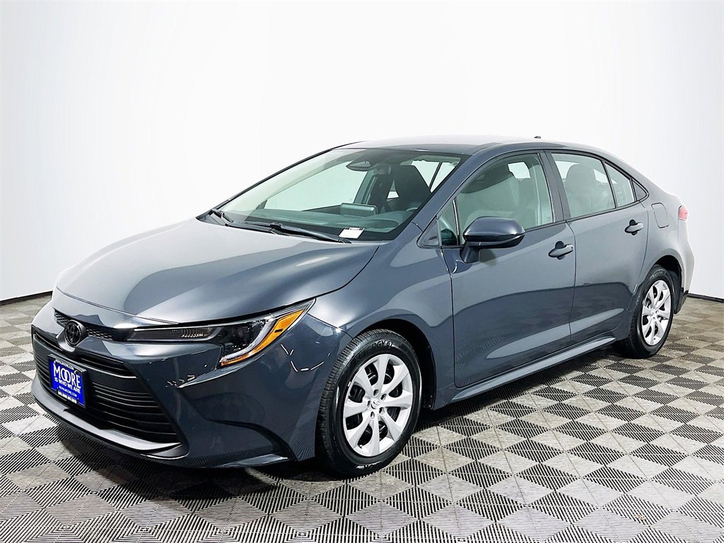 Used 2025 Toyota Corolla LE image 4