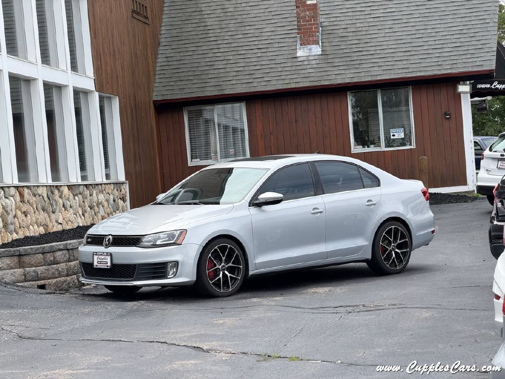 Used 2013 Volkswagen Jetta GLI Autobahn FWD image 2