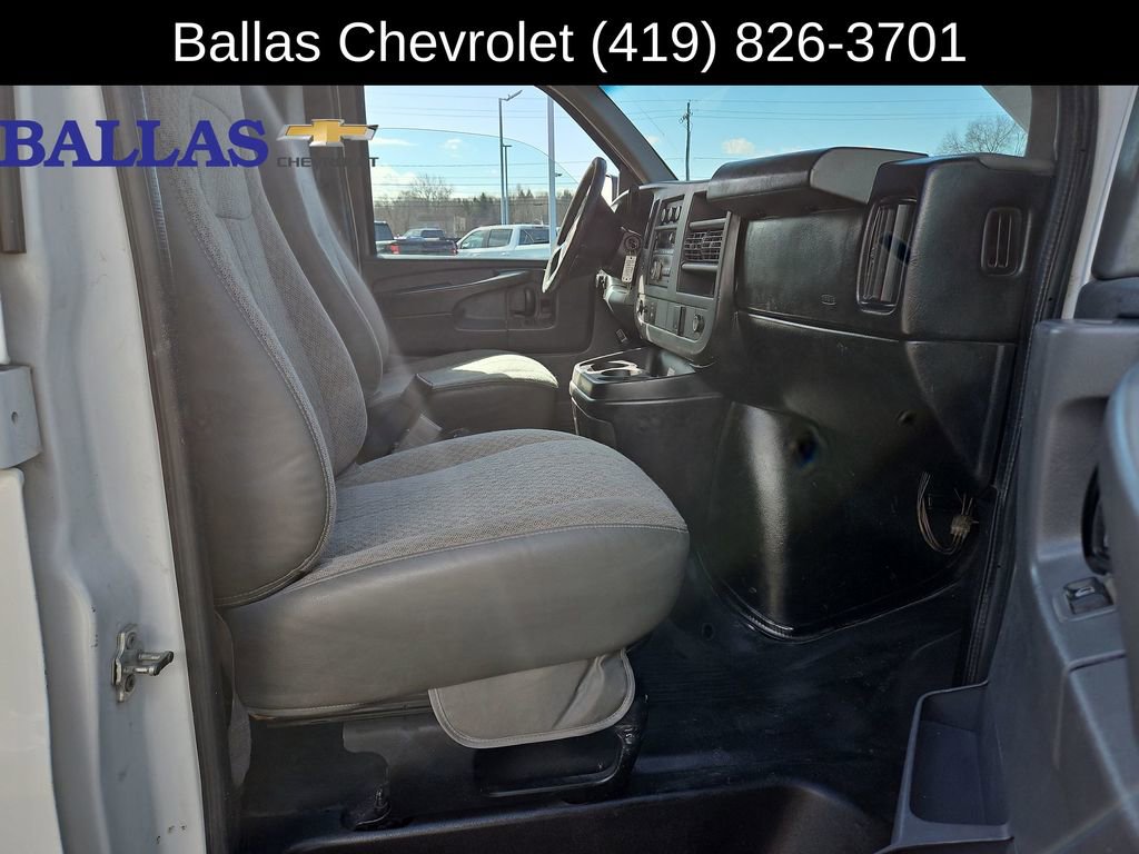 Certified 2015 Chevrolet Express 3500 Extended RWD image 28