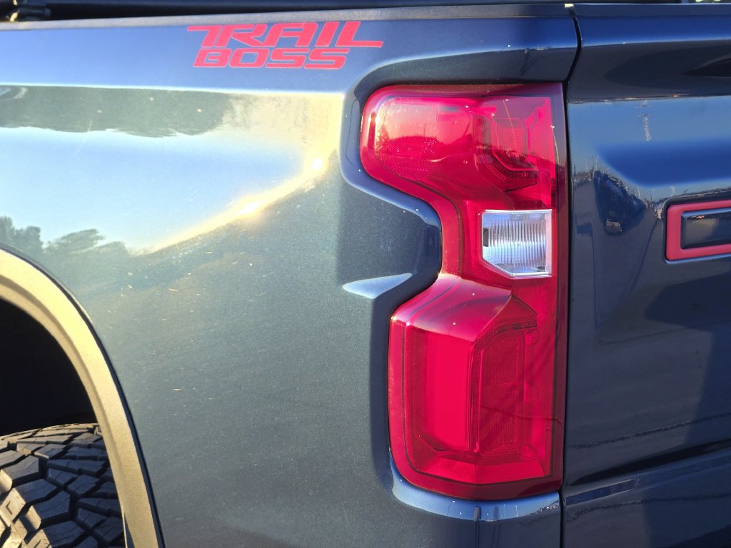 Used 2021 Chevrolet Silverado 1500 LT Trail Boss AWD/4WD image 6