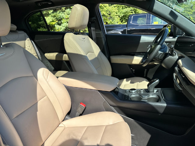 Certified 2024 Cadillac XT4 Luxury w/ Cold Weather Package AWD/4WD image 15