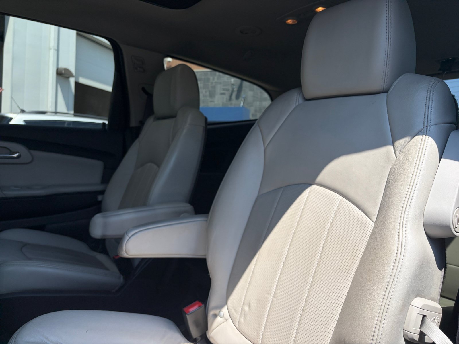 Used 2012 Chevrolet Traverse LTZ AWD/4WD image 16