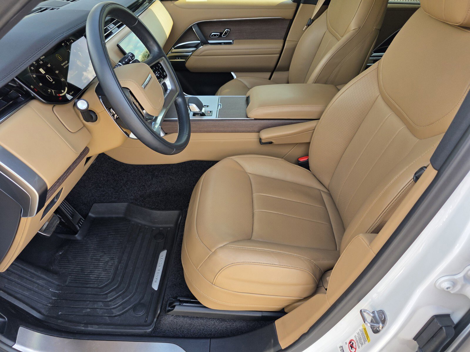 Certified 2024 Land Rover Range Rover Long Wheelbase SE image 10