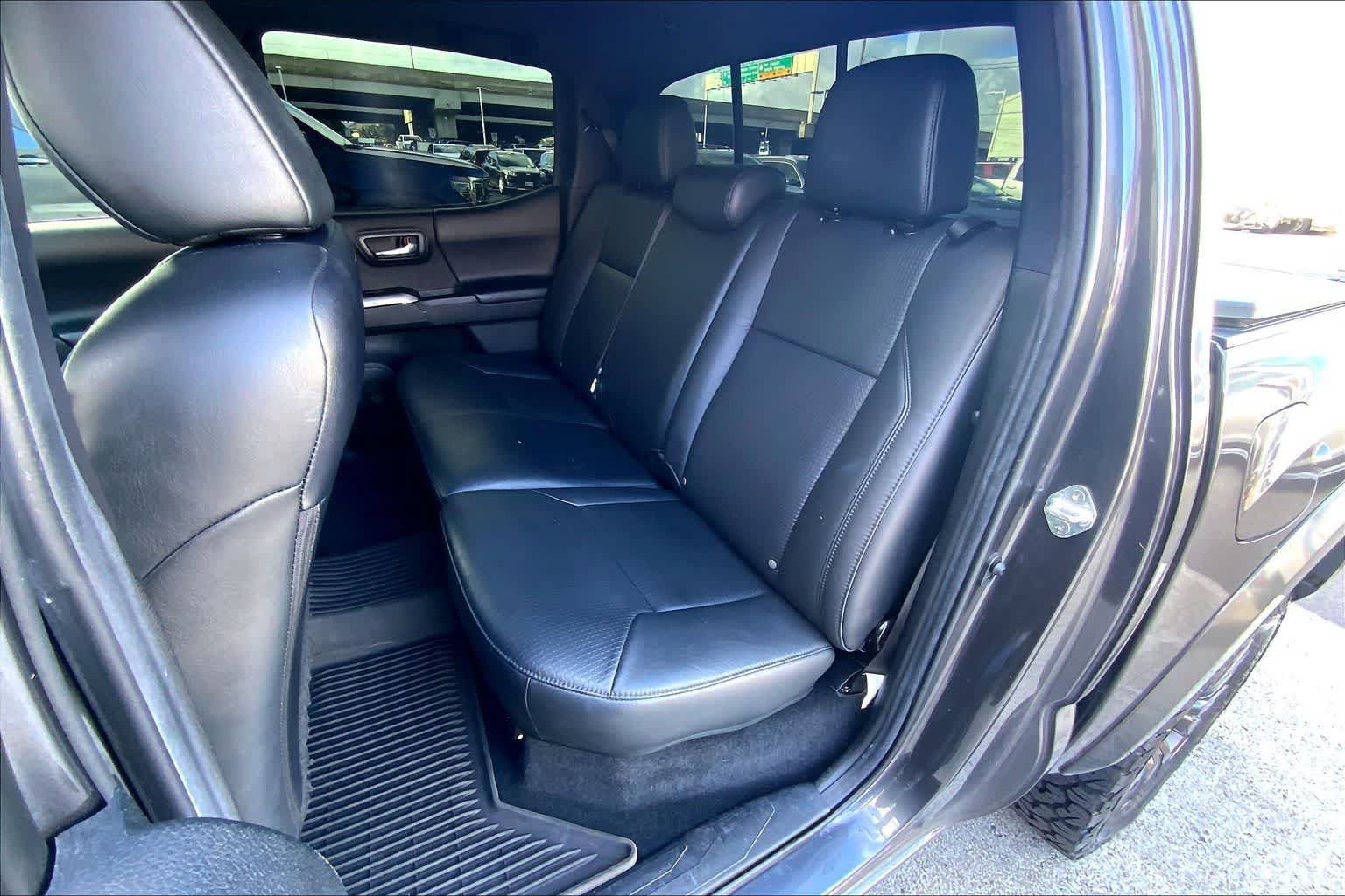Used 2022 Toyota Tacoma Limited AWD/4WD image 29