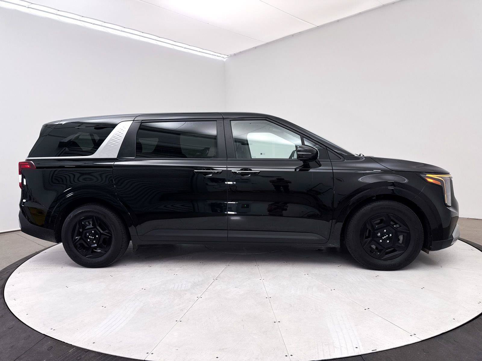 Used 2026 Kia Carnival FWD image 39