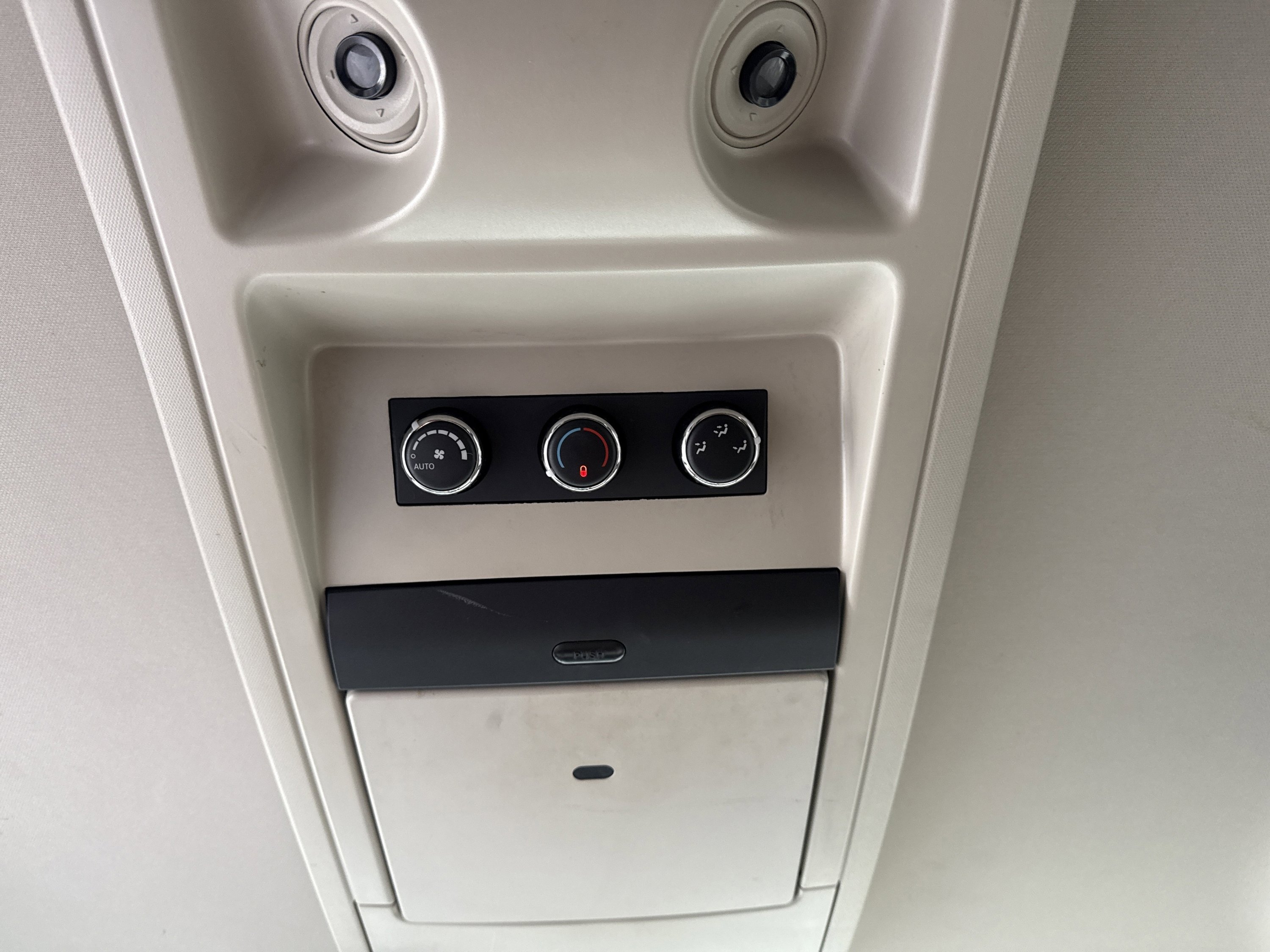 Used 2016 Chrysler Town & Country Touring image 16