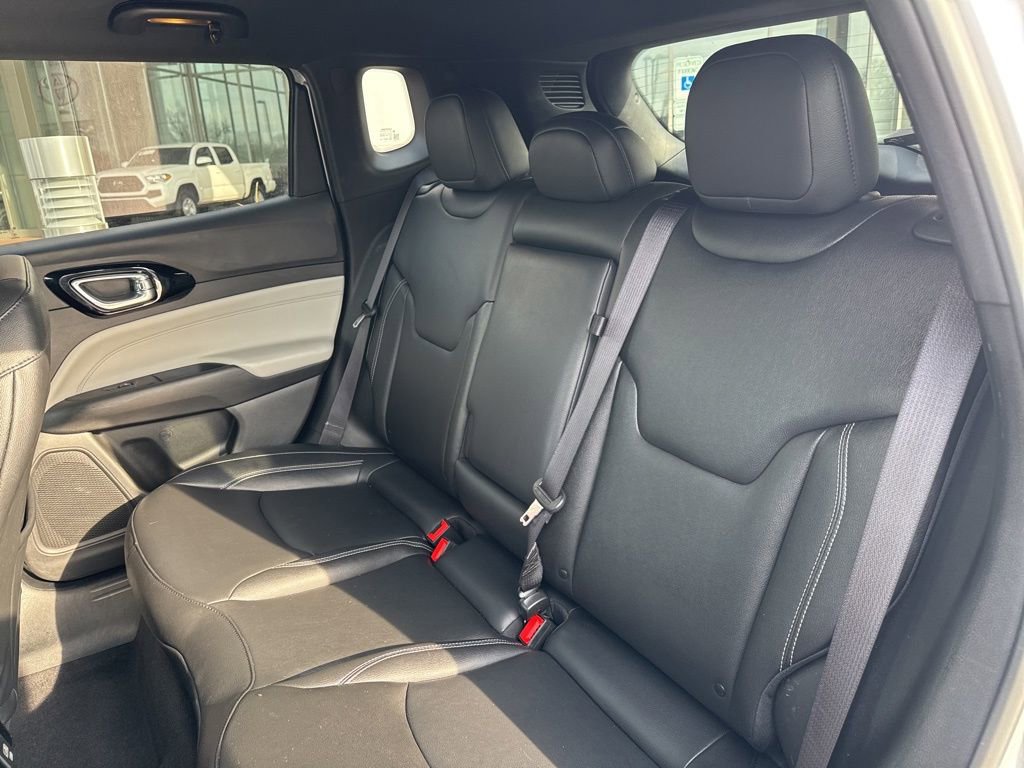 Used 2025 Jeep Compass Limited image 17