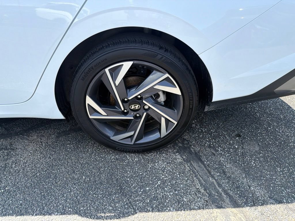 Certified 2025 Hyundai Elantra Sport FWD image 12