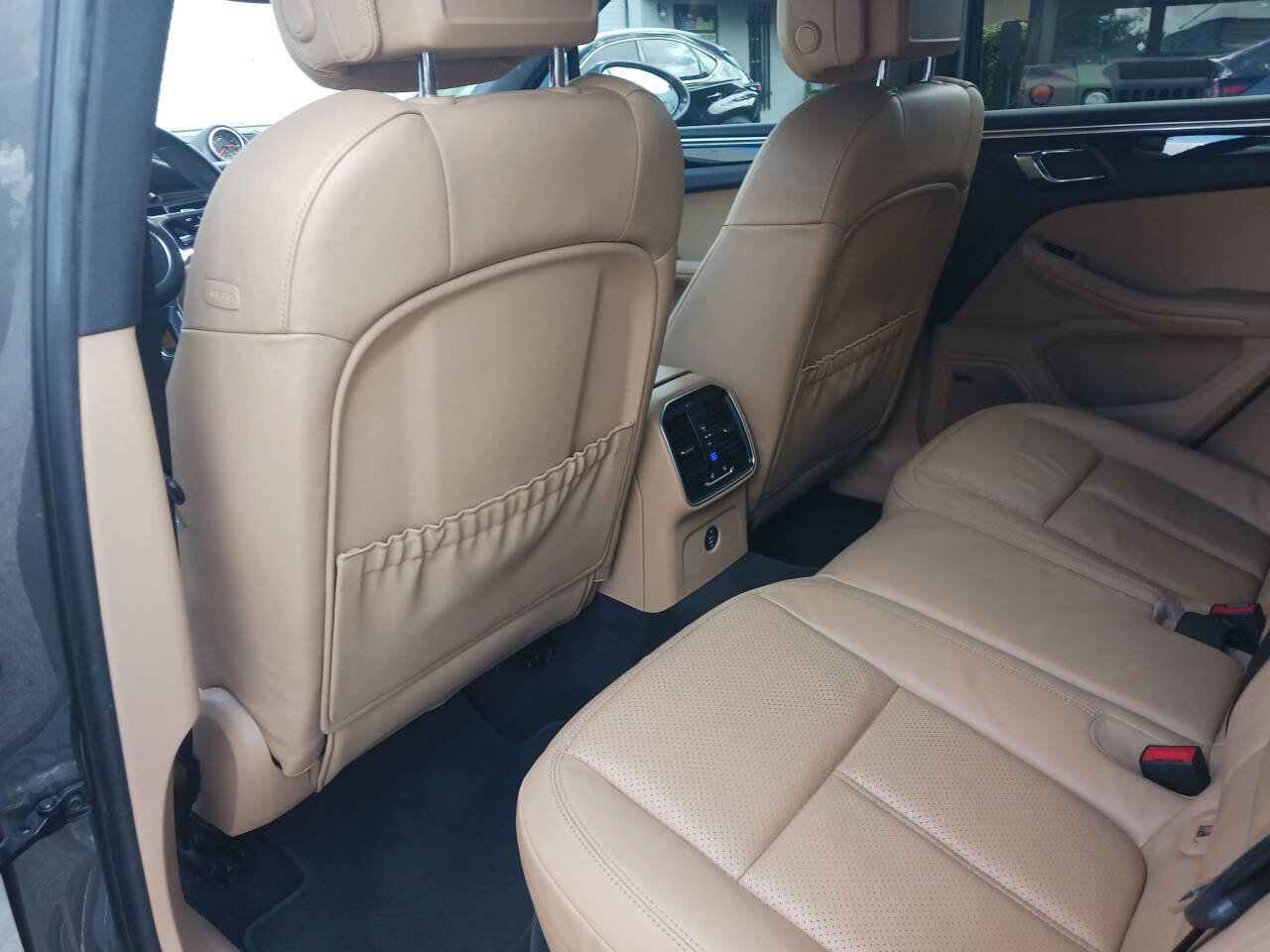 Used 2017 Porsche Macan image 33