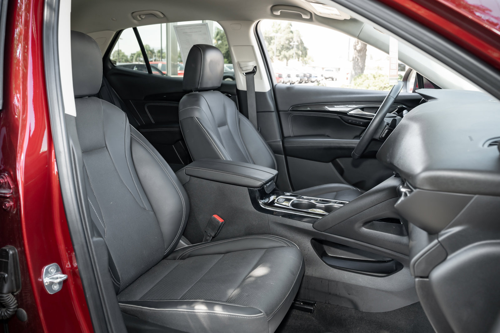 Used 2023 Buick Envision Essence image 40