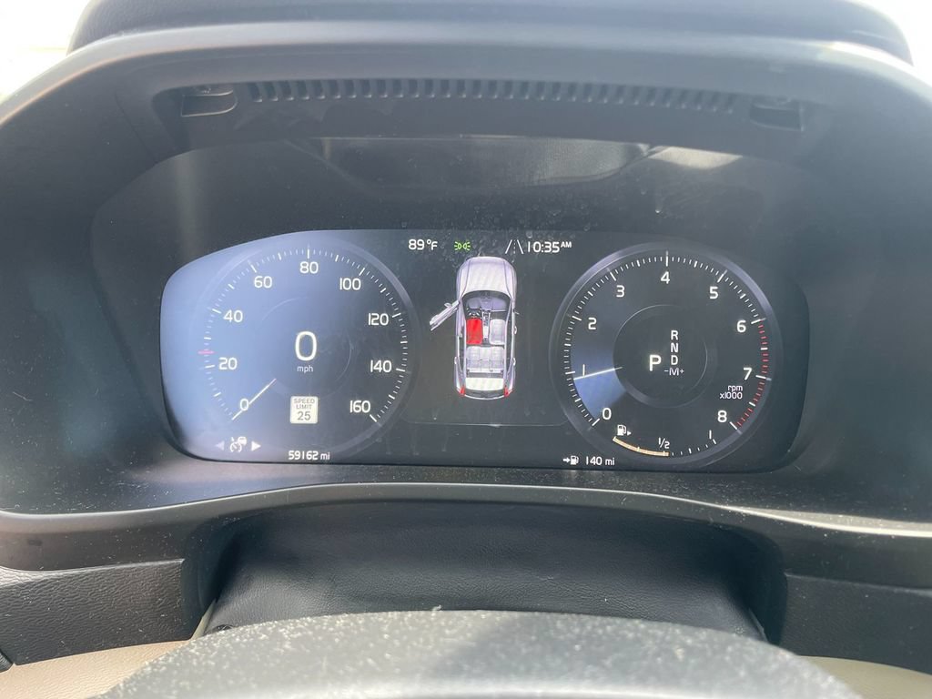 Used 2022 Volvo XC40 T4 Momentum FWD image 18