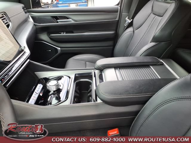 Used 2025 Jeep Wagoneer Series II AWD/4WD image 39