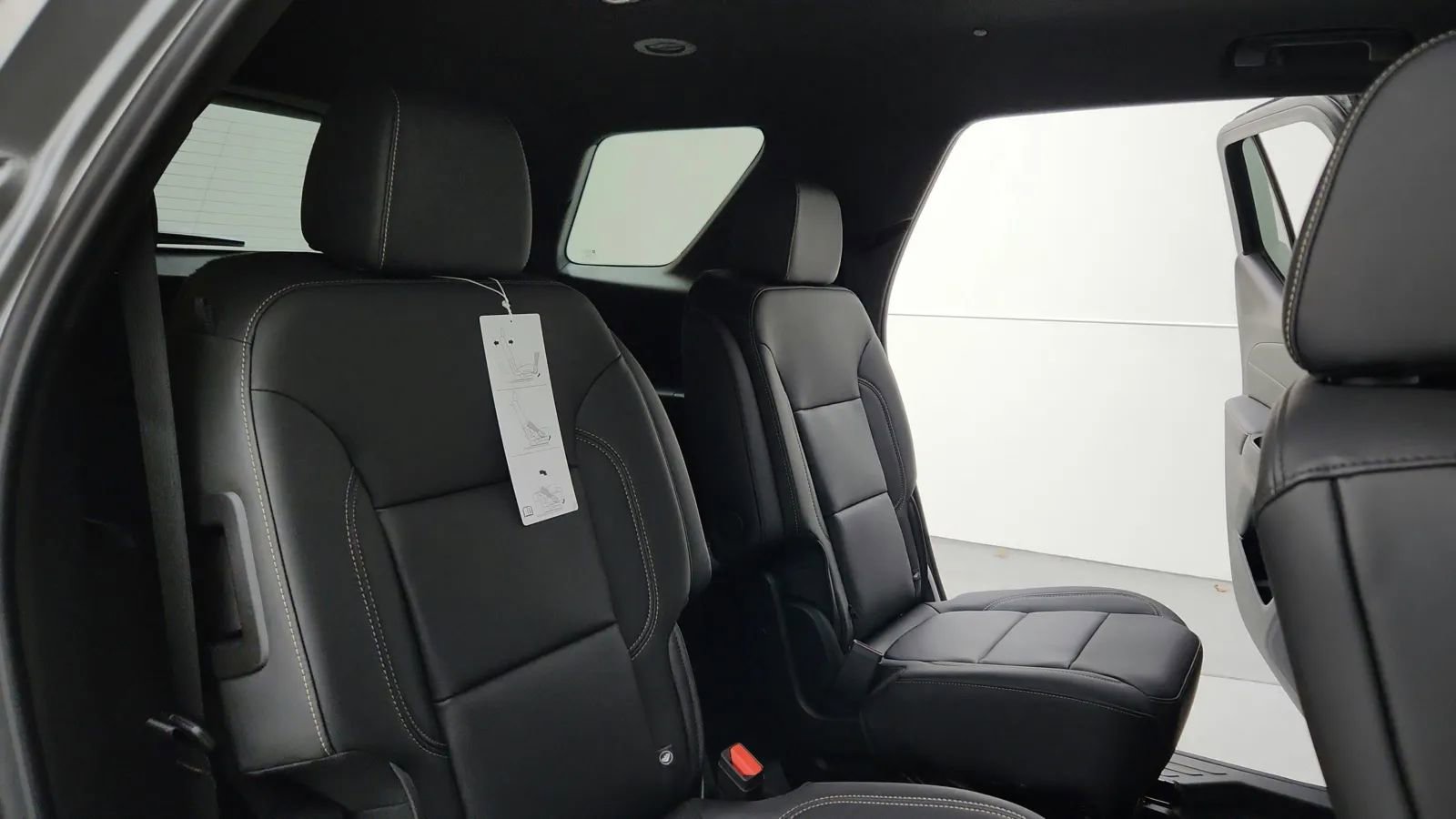 Used 2023 Chevrolet Traverse LT image 50