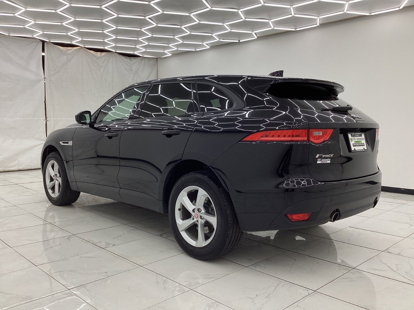 Used 2018 Jaguar F-PACE Premium image 12