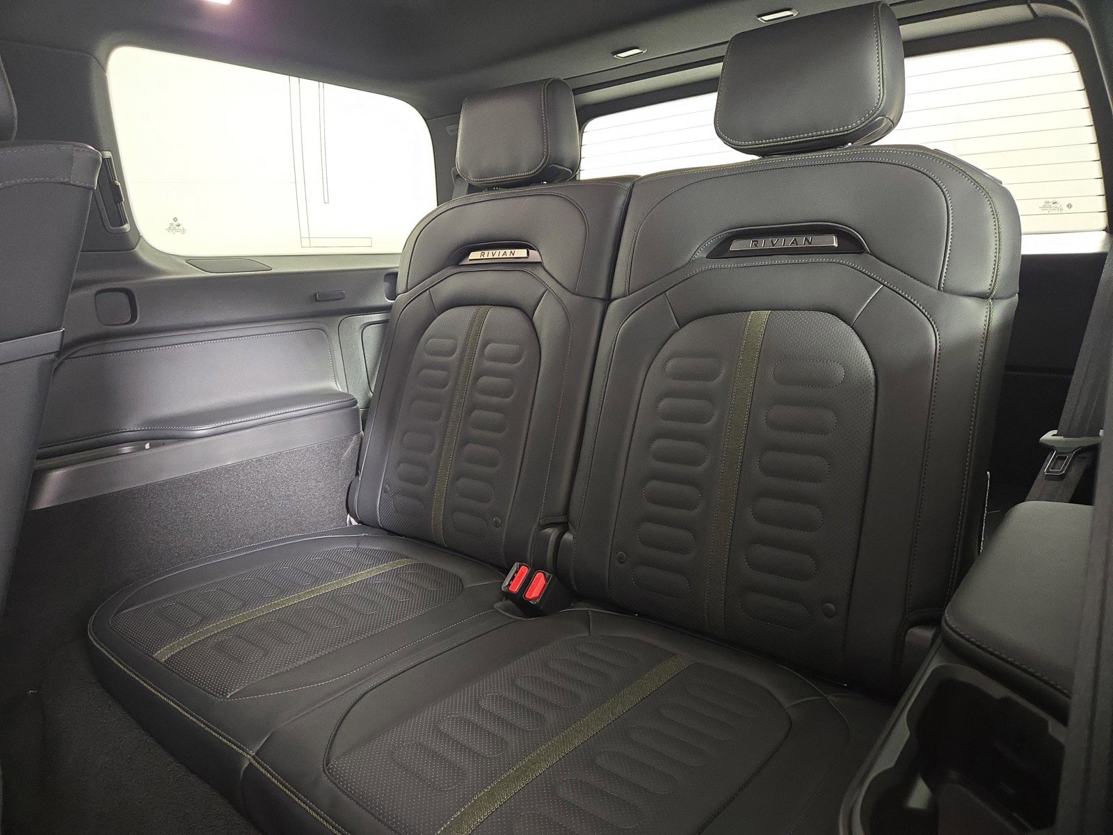 Used 2025 Rivian R1S Adventure image 22