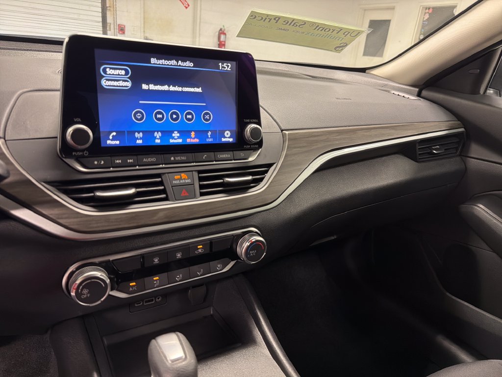 Used 2025 Nissan Altima 2.5 SV FWD image 34