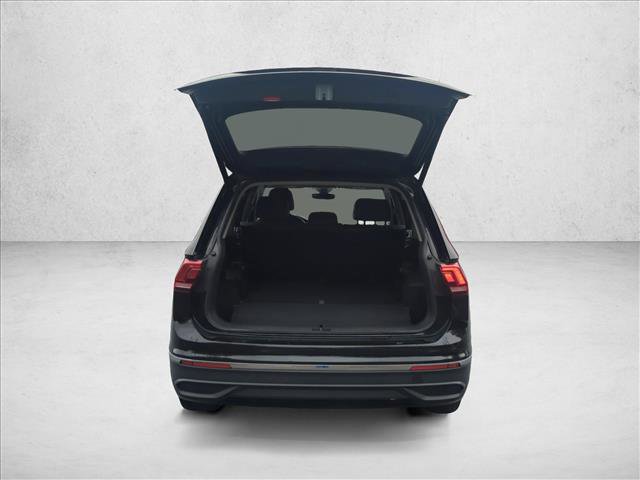 Used 2024 Volkswagen Tiguan SE image 6
